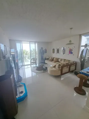 5085 NW 7th Street Miami FL 33126