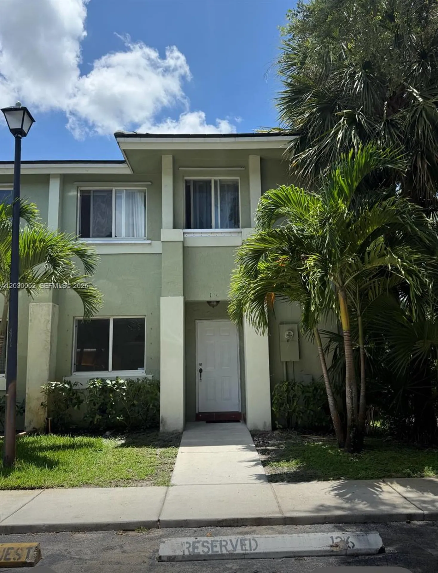 136 Hidden Ct Road Hollywood FL 33023