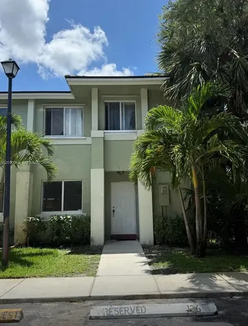 136 Hidden Ct Road Hollywood FL 33023