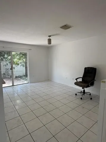 136 Hidden Ct Road Hollywood FL 33023