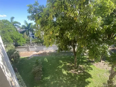 8290 Lake Drive Doral FL 33166