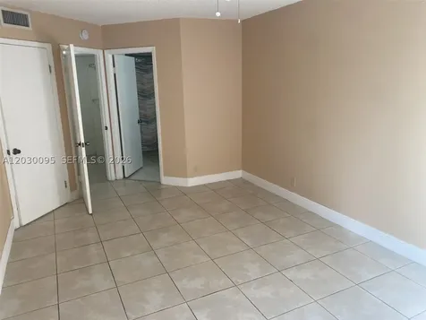 8290 Lake Drive Doral FL 33166