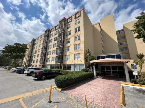 17890 W Dixie Hwy 502 Highway North Miami Beach FL 33160