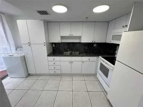 17890 W Dixie Hwy 502 Highway North Miami Beach FL 33160