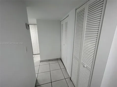 17890 W Dixie Hwy 502 Highway North Miami Beach FL 33160