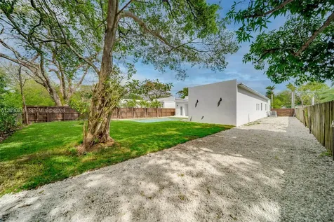 8990 N Miami Avenue El Portal FL 33150