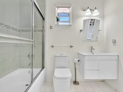 8052 NW 161st Terrace Miami Lakes FL 33016