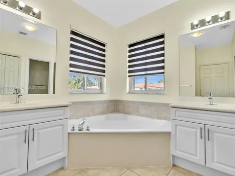 8052 NW 161st Terrace Miami Lakes FL 33016
