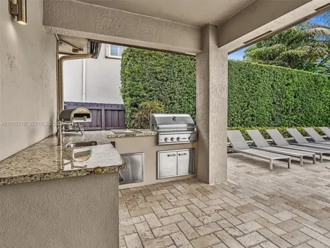 8052 NW 161st Terrace Miami Lakes FL 33016