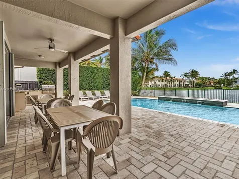 8052 NW 161st Terrace Miami Lakes FL 33016