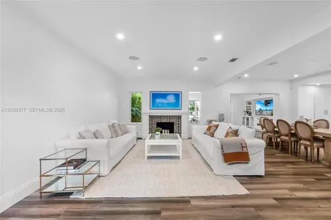 5236 Pine Tree Drive Miami Beach FL 33140