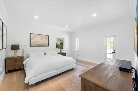 5236 Pine Tree Drive Miami Beach FL 33140