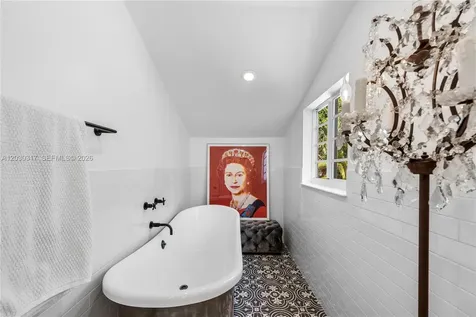 5236 Pine Tree Drive Miami Beach FL 33140