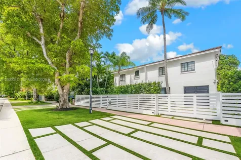 5236 Pine Tree Drive Miami Beach FL 33140