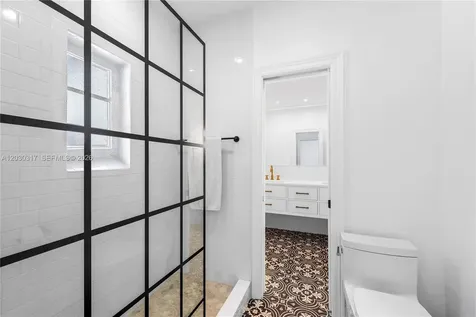 5236 Pine Tree Drive Miami Beach FL 33140