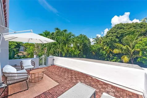 5236 Pine Tree Drive Miami Beach FL 33140