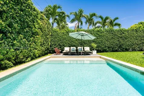575 W 50th Street Miami Beach FL 33140