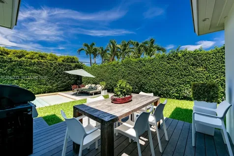 575 W 50th Street Miami Beach FL 33140