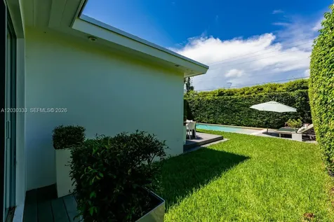 575 W 50th Street Miami Beach FL 33140