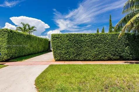 575 W 50th Street Miami Beach FL 33140