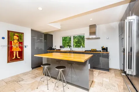 575 W 50th Street Miami Beach FL 33140