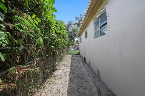 579 NW 119th Street Miami FL 33168