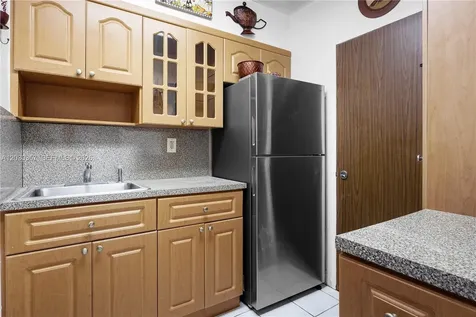 2899 Collins Avenue Miami Beach FL 33140