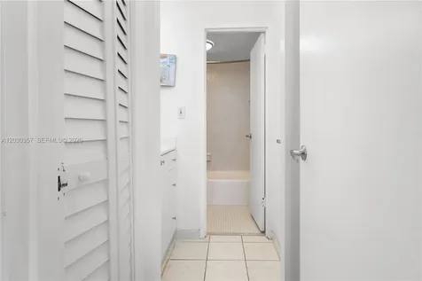 2899 Collins Avenue Miami Beach FL 33140
