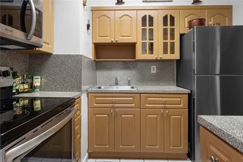2899 Collins Avenue Miami Beach FL 33140
