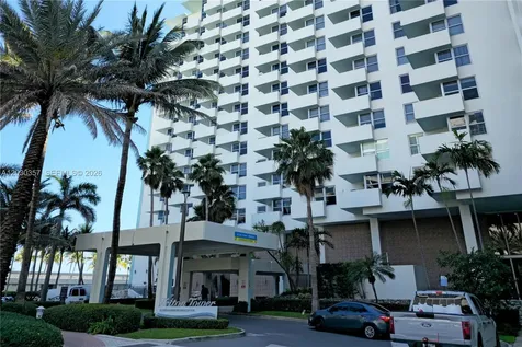 2899 Collins Avenue Miami Beach FL 33140