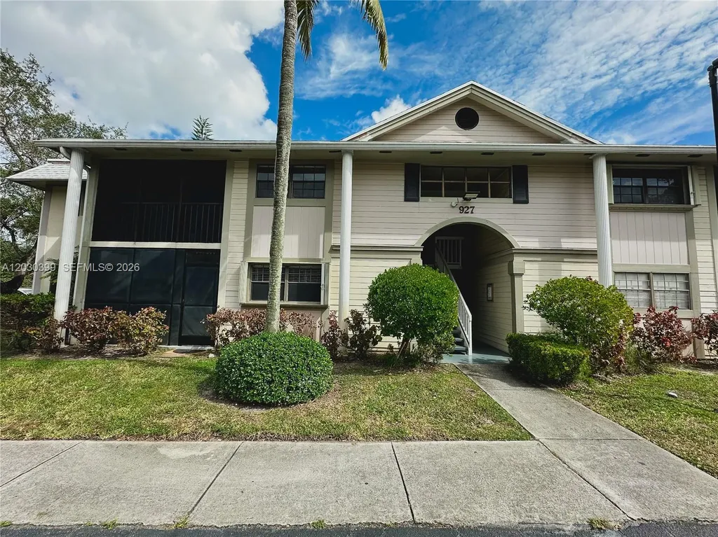 927 NE 199th Street Miami FL 33179