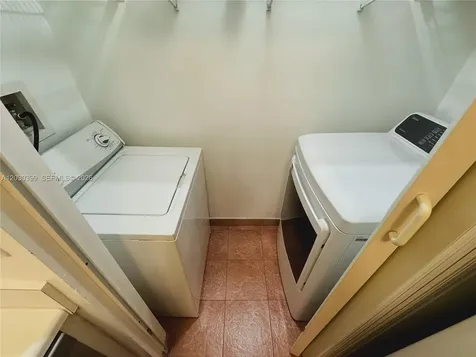 927 NE 199th Street Miami FL 33179