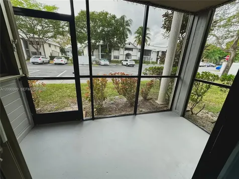 927 NE 199th Street Miami FL 33179