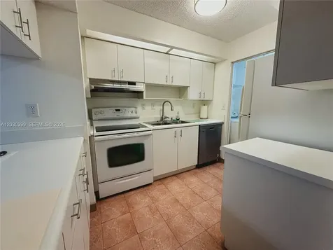 927 NE 199th Street Miami FL 33179