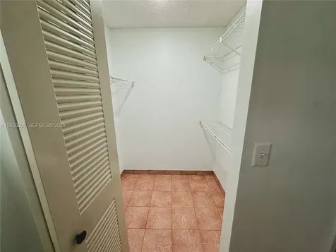 927 NE 199th Street Miami FL 33179