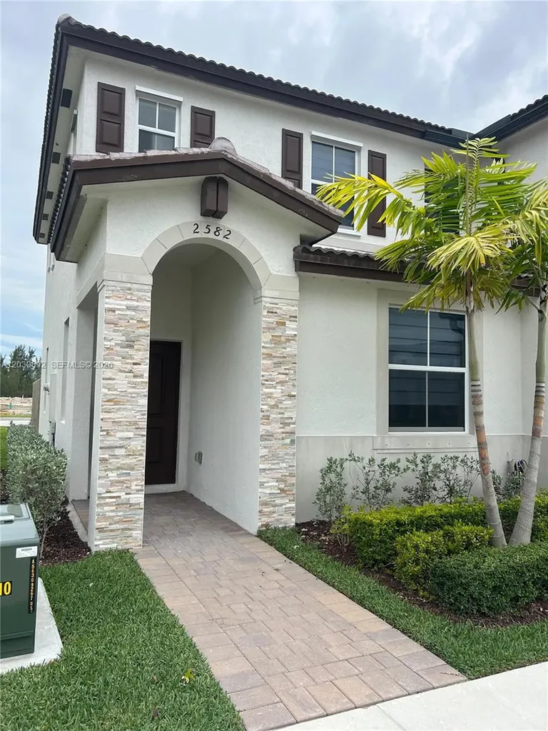 2582 SE 29th Street Homestead FL 33035
