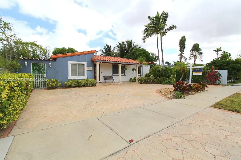7281 SW 9th Street Miami FL 33144
