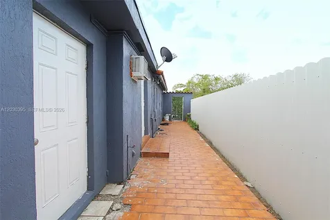 7281 SW 9th Street Miami FL 33144