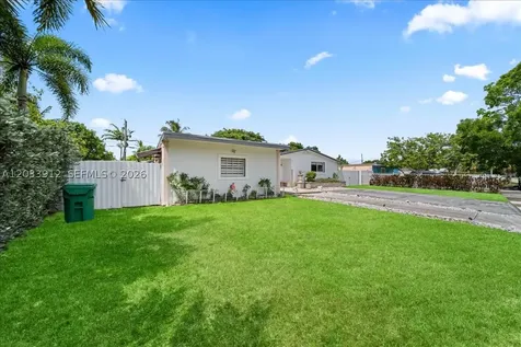 9915 Santos Drive Cutler Bay FL 33189