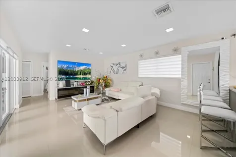 9915 Santos Drive Cutler Bay FL 33189