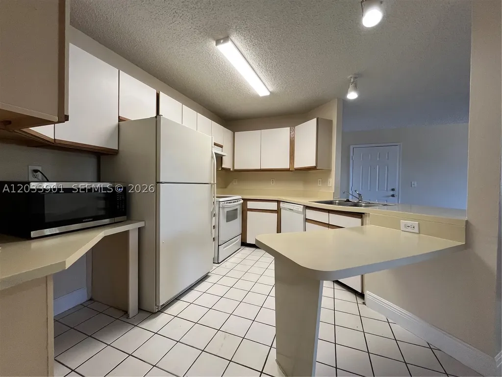 4015 W Mcnab Road Pompano Beach FL 33069