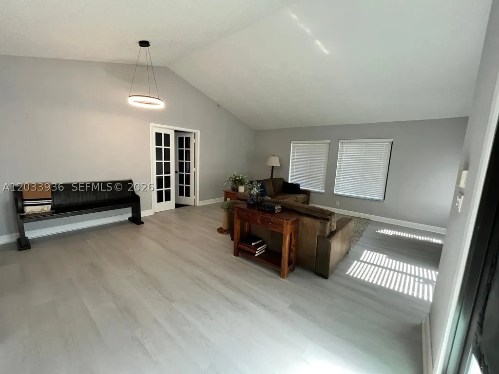 3931 SW 84th Terrace Davie FL 33328