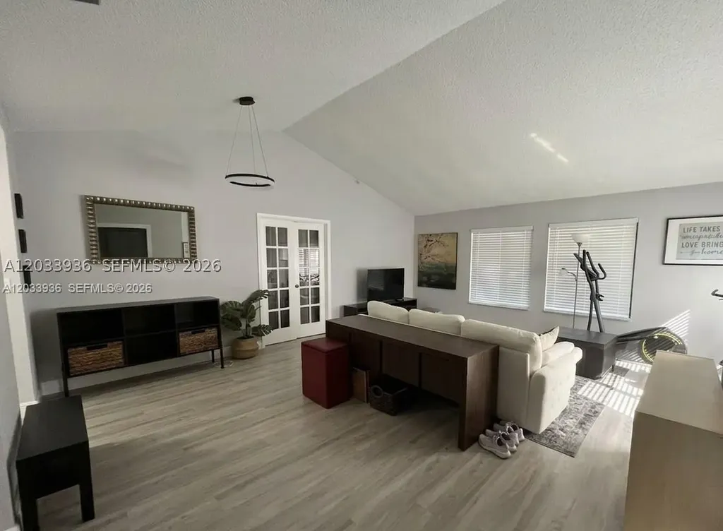 3931 SW 84th Terrace Davie FL 33328