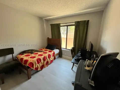3931 SW 84th Terrace Davie FL 33328