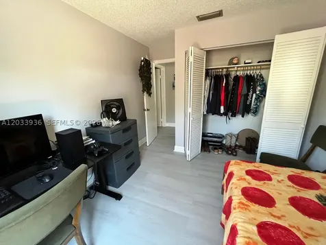 3931 SW 84th Terrace Davie FL 33328