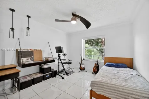 685 SW 198th Terrace Pembroke Pines FL 33029