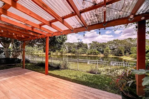 685 SW 198th Terrace Pembroke Pines FL 33029