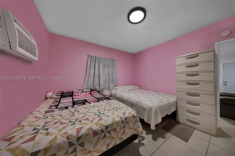 Miami FL 33135