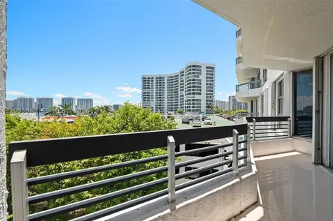 19101 NE 36th Court Aventura FL 33180