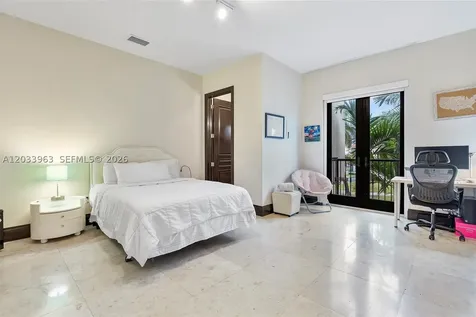 18825 N Bay Road Sunny Isles Beach FL 33160